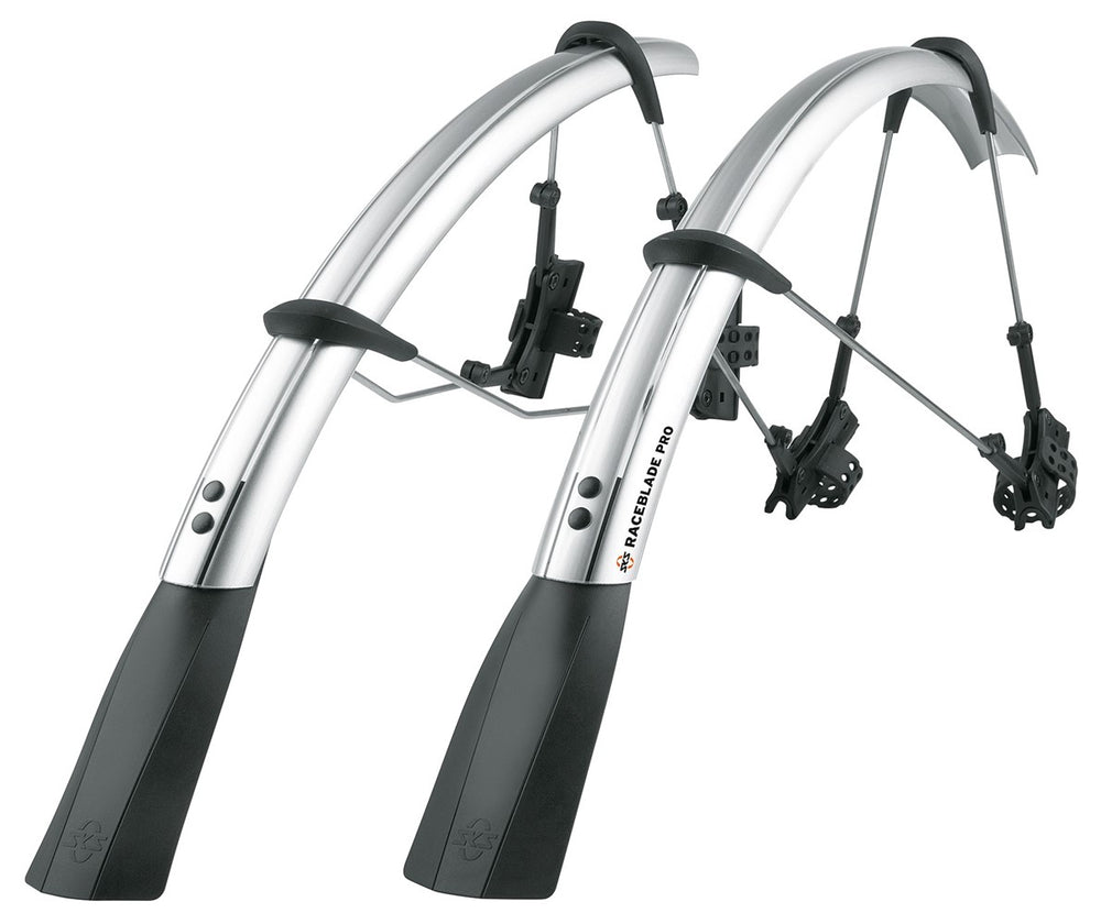 Skærmsæt SKS Raceblade Long i sølv, designet til racercykler med dækstørrelse 700 x 25mm.