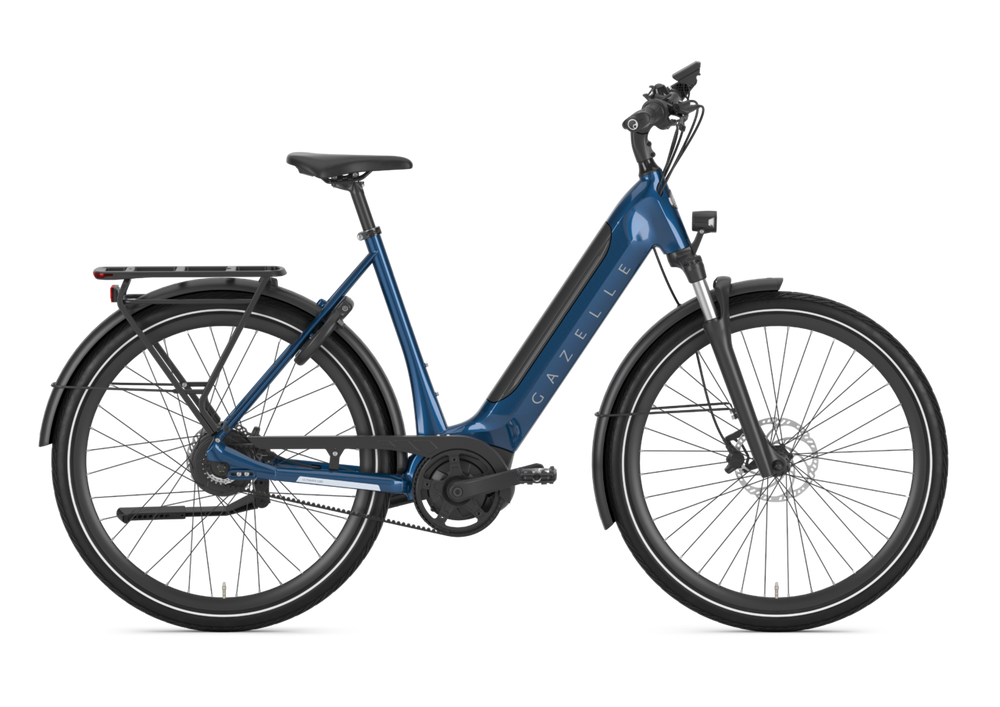 Gazelle Ultimate C380 Dame Mallard Blue 2025 cykel i elegant blå farve, set fra siden med sort sadel og hjul.