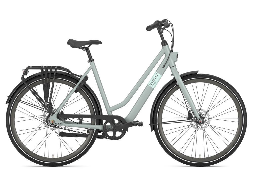 Gazelle Esprit Belt Dame Light Olive 2025 cykel i olivengrøn farve, set fra siden med en elegant og moderne design.