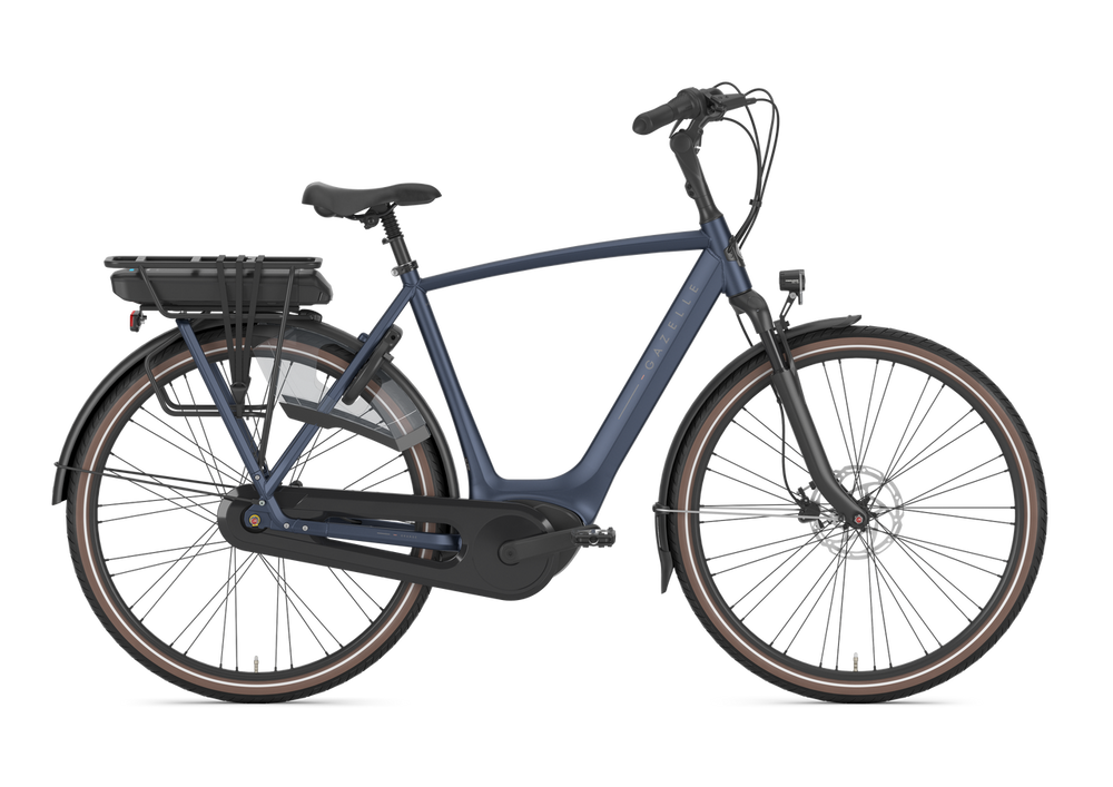 Gazelle Orange C8 Herre Saturn Blue 2025 cykel i blå farve, set fra siden med elegant design og komfortabelt sæde.