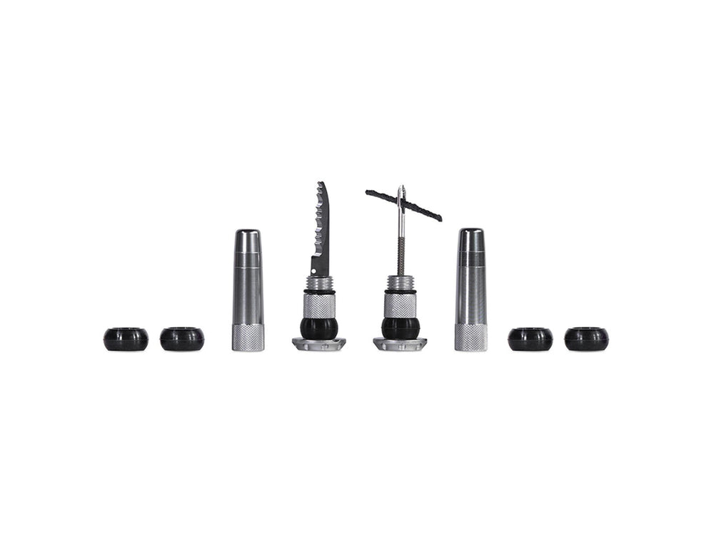 Mucoff Stealth Tubeless Puncture Plug - en effektiv og kompakt løsning til at reparere punkteringer i tubeless dæk, præsenteret med en sort design og tilbehør i en praktisk opbevaringsæske.