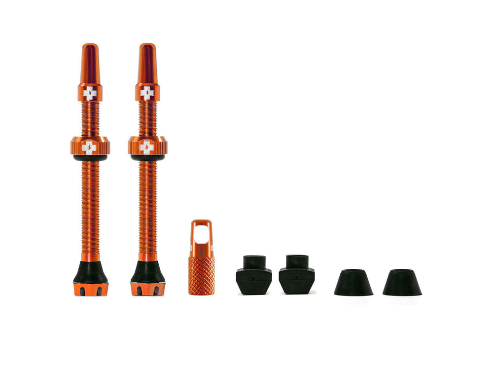 Mucoff Tubeless Valve Kit V. 2.0 - sæt med to tubeless ventiler til cykeldæk, der sikrer effektiv lufttætning og nem installation.