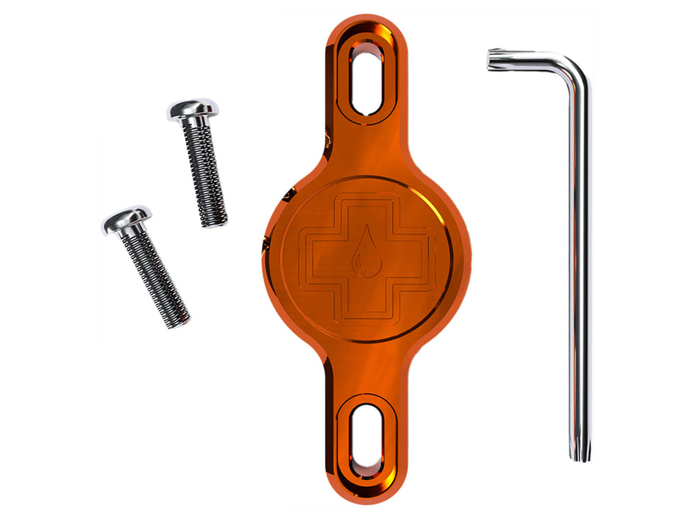 Mucoff Secure Tag Holder 2.0 - En praktisk og holdbar holder til sikker opbevaring af tags, designet til cykling og outdoor aktiviteter.