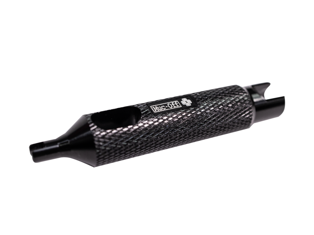 Billede af Mucoff Valve Core Remover, et værktøj til nemt at fjerne og installere ventilkerner på cykler. Designet med ergonomisk håndtag for bedre greb og kontrol.