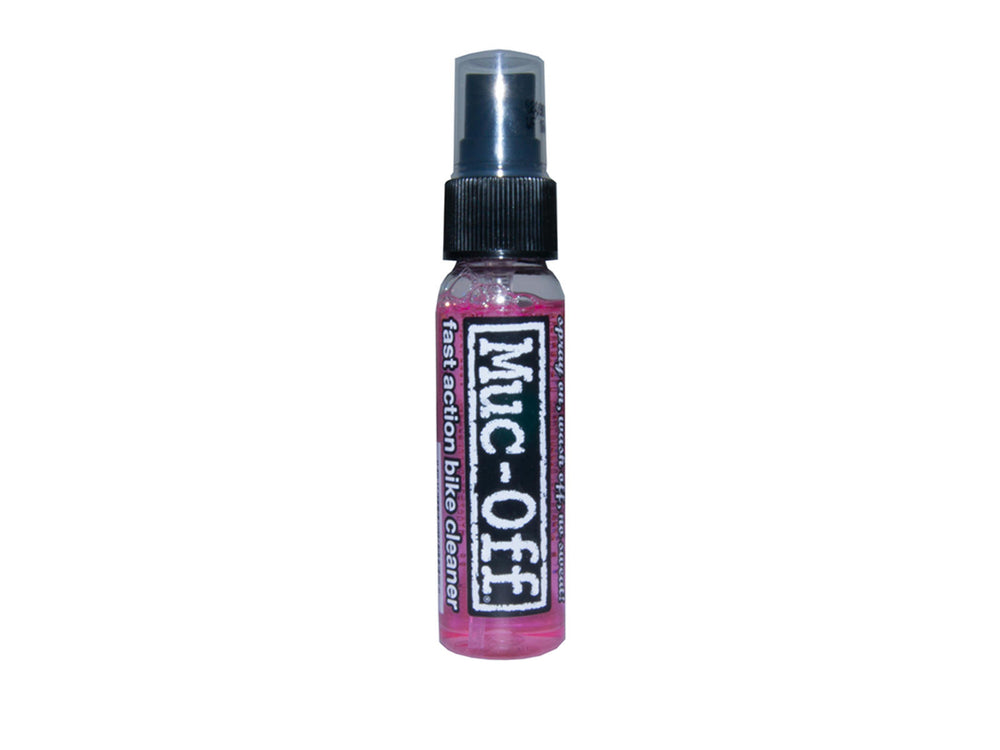 Muc-Off Bike Cleaner prøveflaske med et klart fokus på effektiv rengøring af cykler. Flasken er designet med et genanvendeligt materiale og viser produktets branding og størrelse.