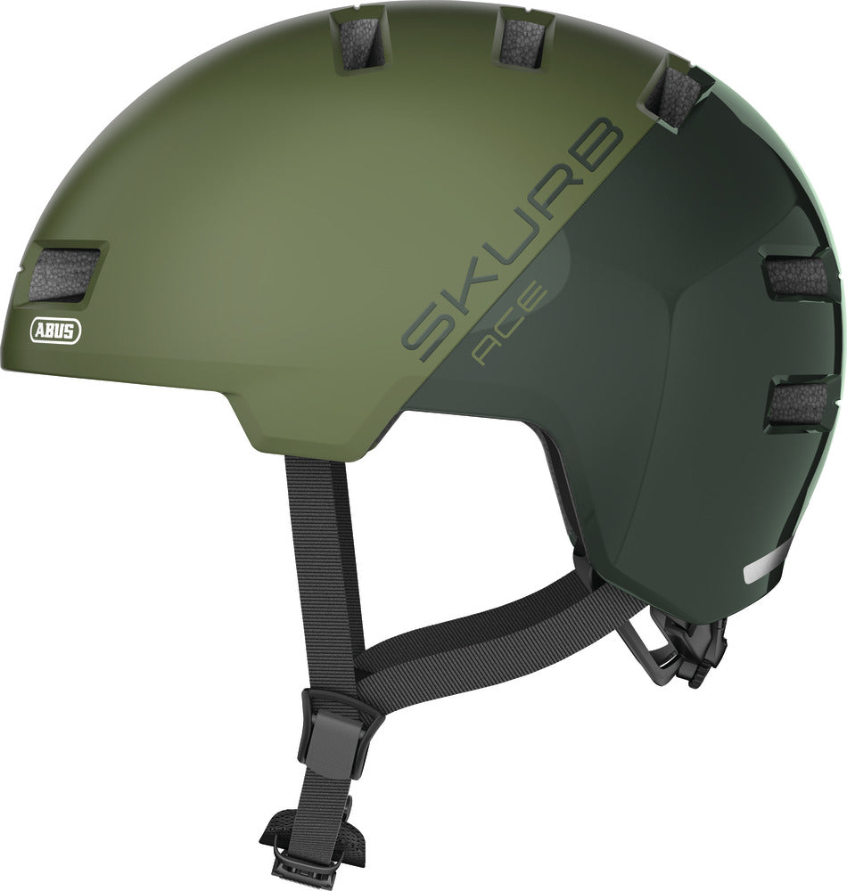 Cykelhjelm Abus Skurb ACE i jadegrøn farve set fra siden, med aerodynamisk design og ventilationshuller til optimal komfort og sikkerhed.