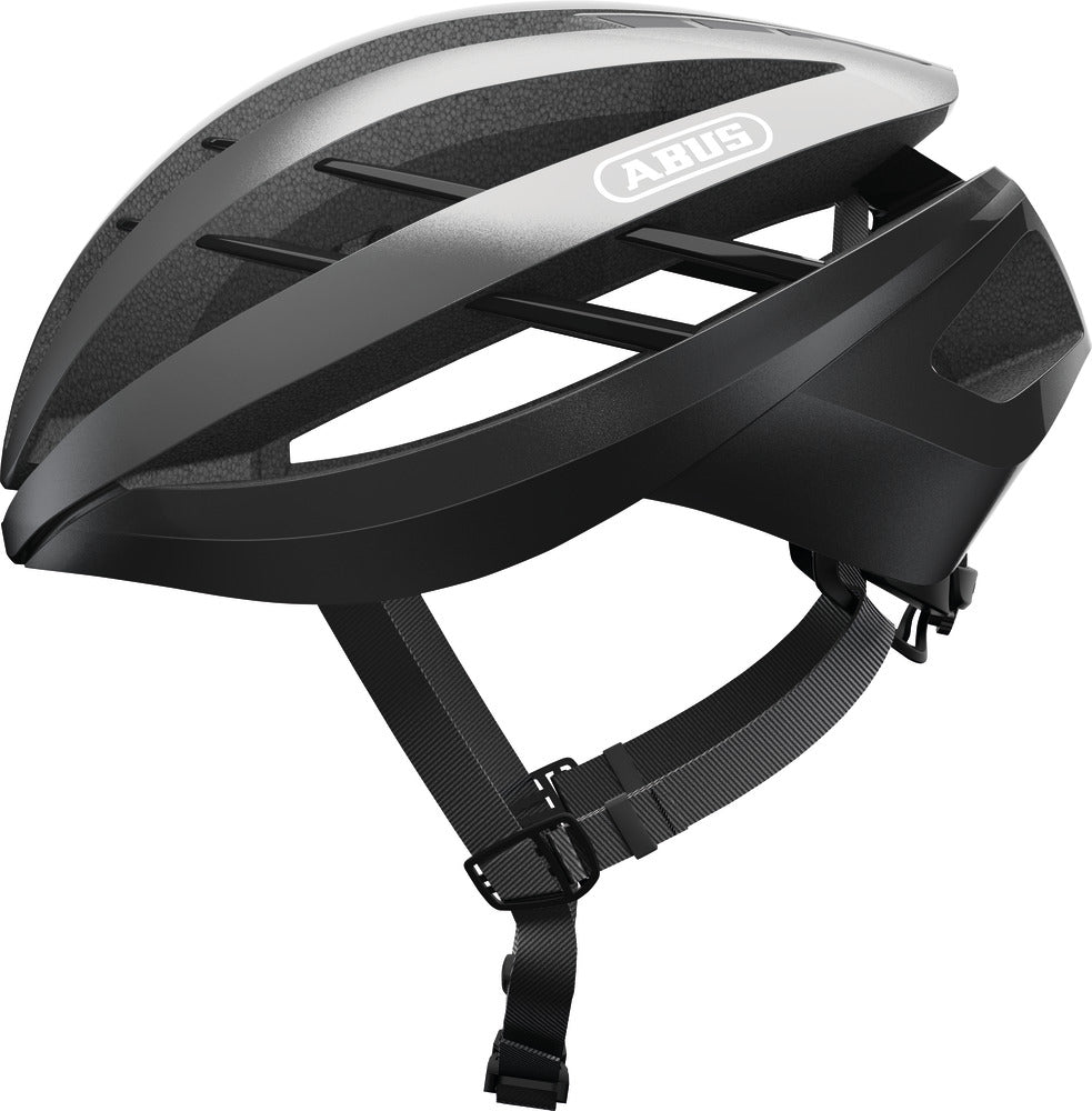 Cykelhjelm Abus Aventor i mørkegrå, set fra siden. Hjelmen har en aerodynamisk form og ventilation for optimal komfort og sikkerhed.
