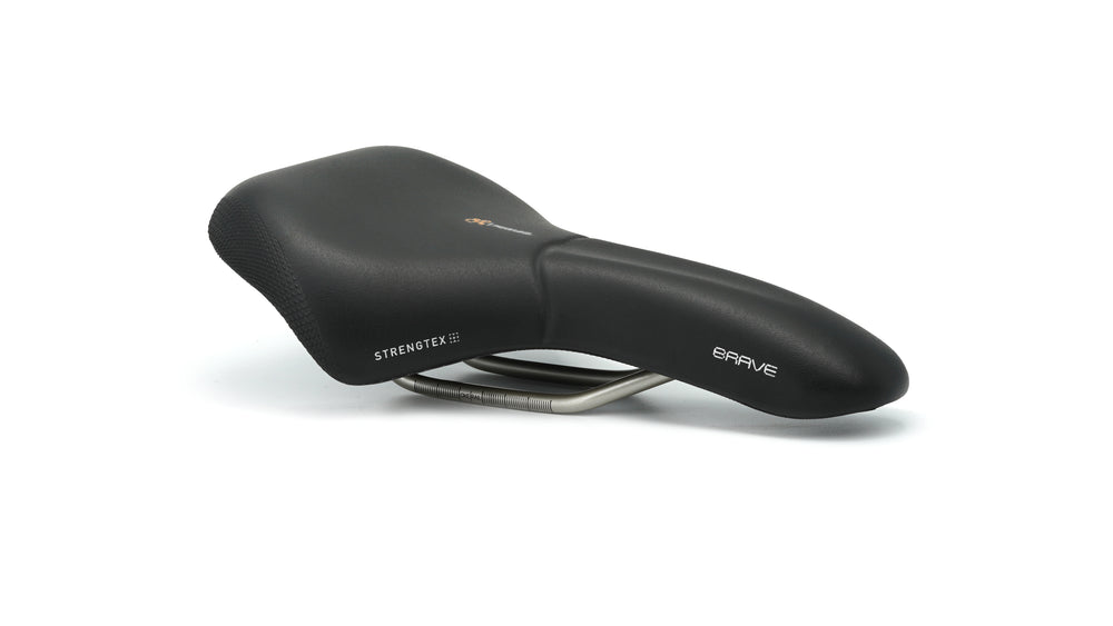 Sadel (unisex) fra Selle Royal model BRAVE. 45° kørestilling, Royal Gel, Cool Cover, Scuff Guards, ICS. Stracciatella