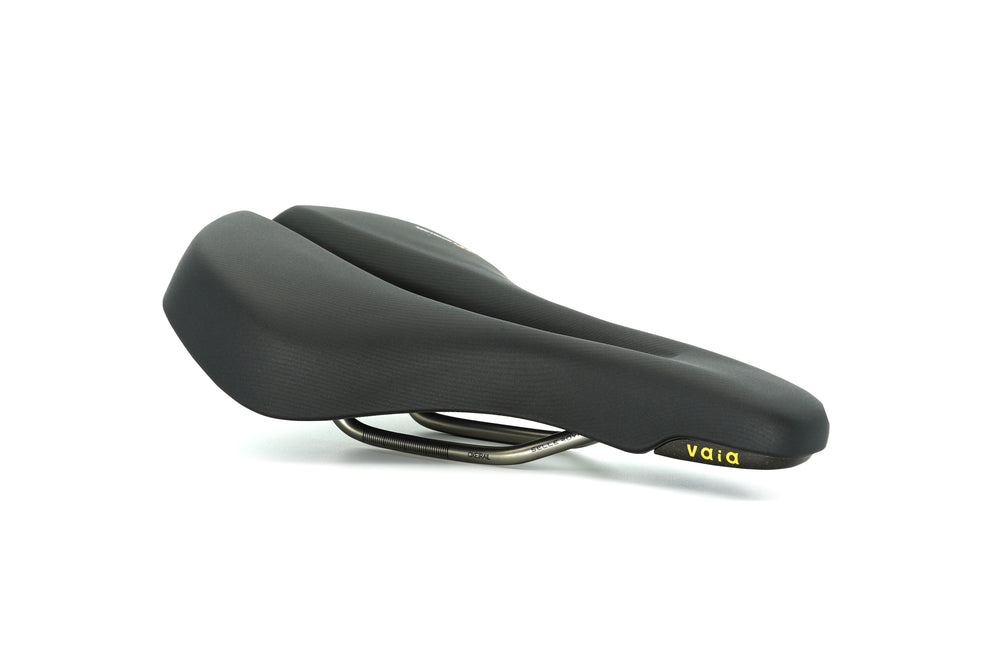 Sadel (unisex) fra Selle Royal model Vaia. 60° kørestilling. Royalgel. ICS, inkl. multi tool.