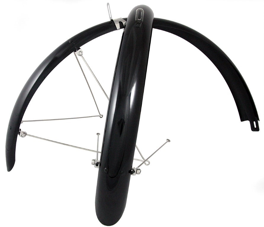 Skærmsæt 700c/28 45mm i blank sort rustfrit stål, monteret på en cykel, der viser det elegante design og holdbare materiale.
