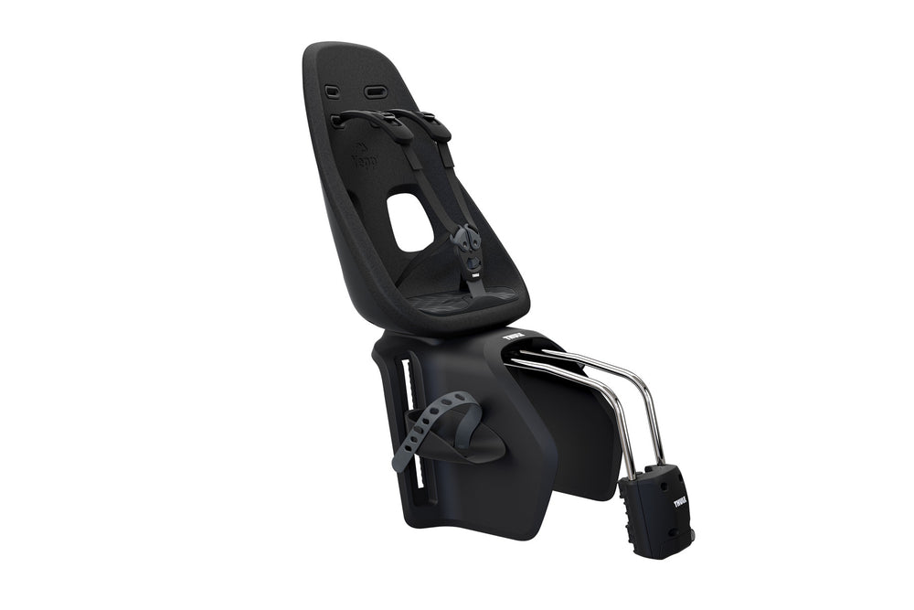 Barnestol Thule Yepp Nexxt Maxi i sort, monteret på cykelstel, designet til sikker og komfortabel transport af børn.