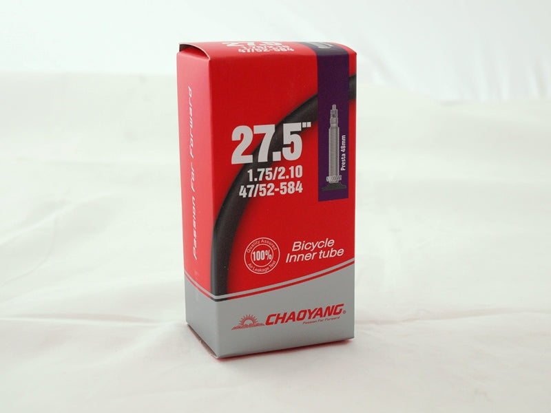 Billede af en Chaoyang cykelslange i størrelse 27.5x1.75-2.10 med Presta ventil på 48mm. Slangen er sort og designet til at sikre optimal ydeevne og holdbarhed på mountainbikes.