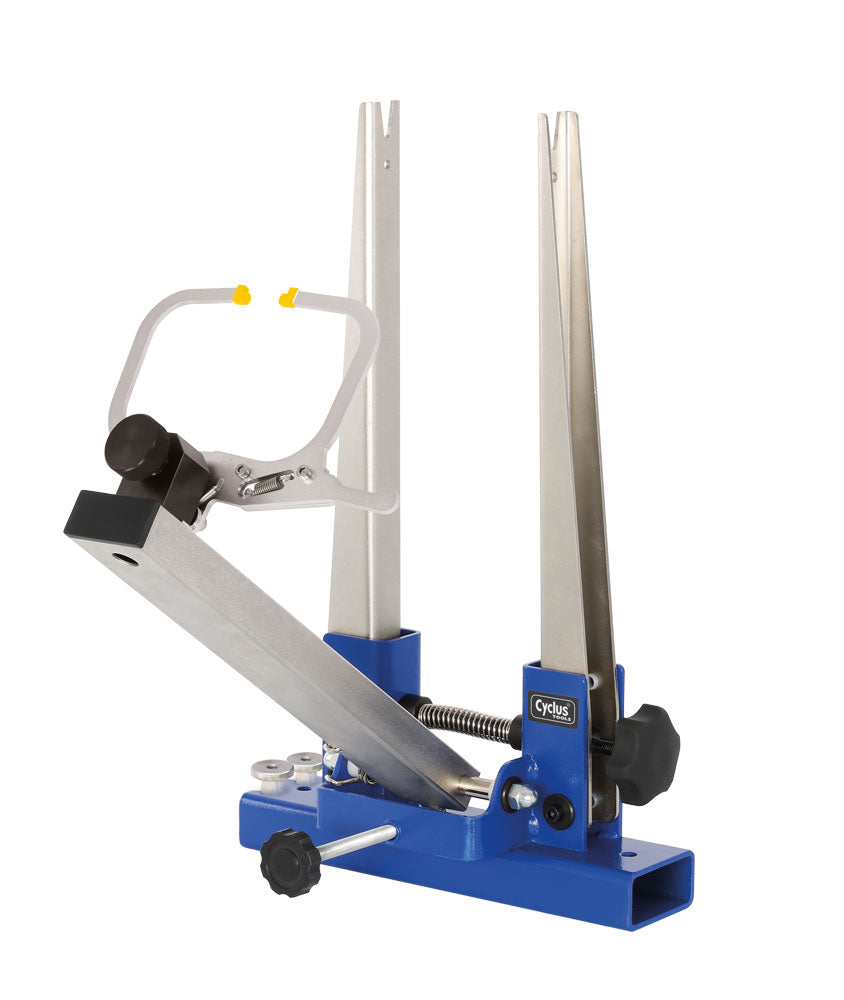 Hjulopretterstativ til værksted fra Cyclus til hjul str. 24” - 29X2,6. med låse funtion inkl. thru axle adapter.