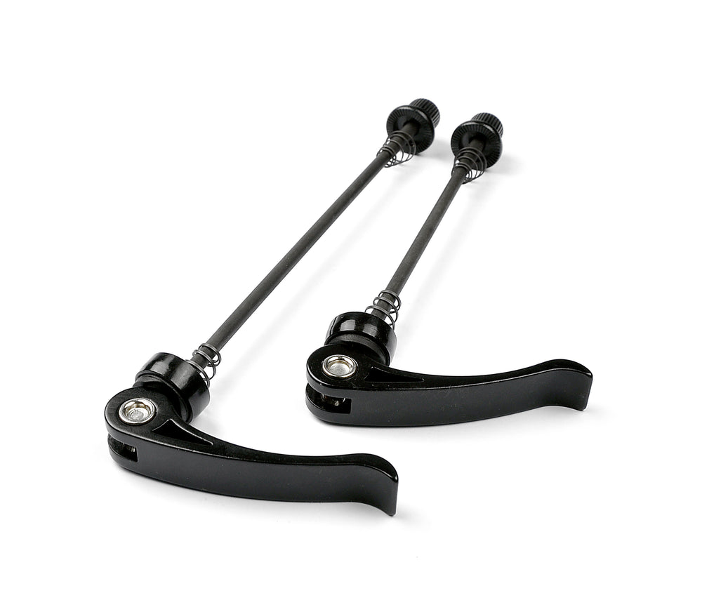 Quick Release stikakselsæt (sort). fra Bikpartner. Udført i stål & aluminium. Front: 100 mm, bag: 130-135 mm. Til 9 mm aksler.