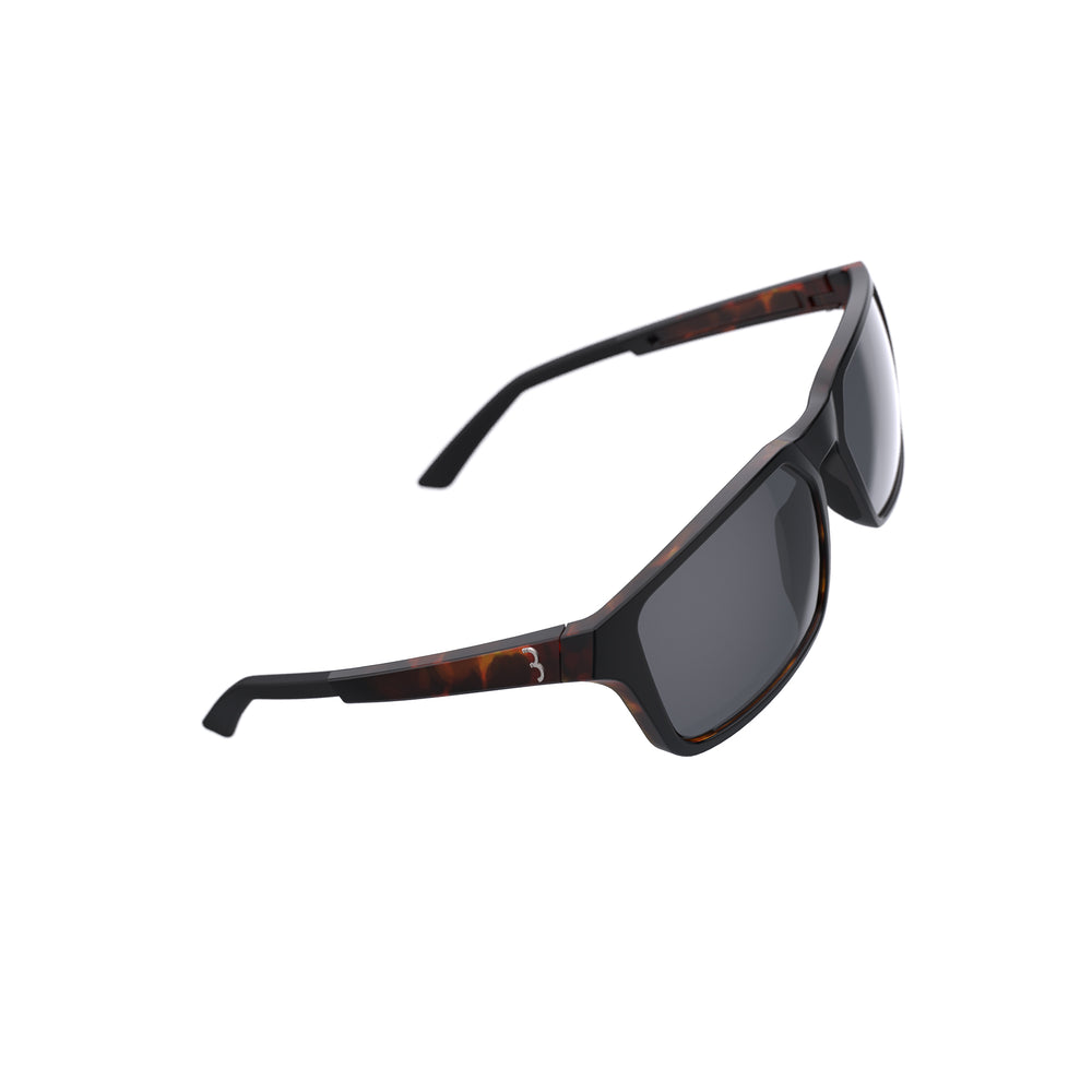 BBB Spectre sportsbrille i uknuselig grilamid. Mat tortoise full frame stel med MLC linse (9 lag) , smoke. Leveres i brilleetui. Vægt 28 gr.
