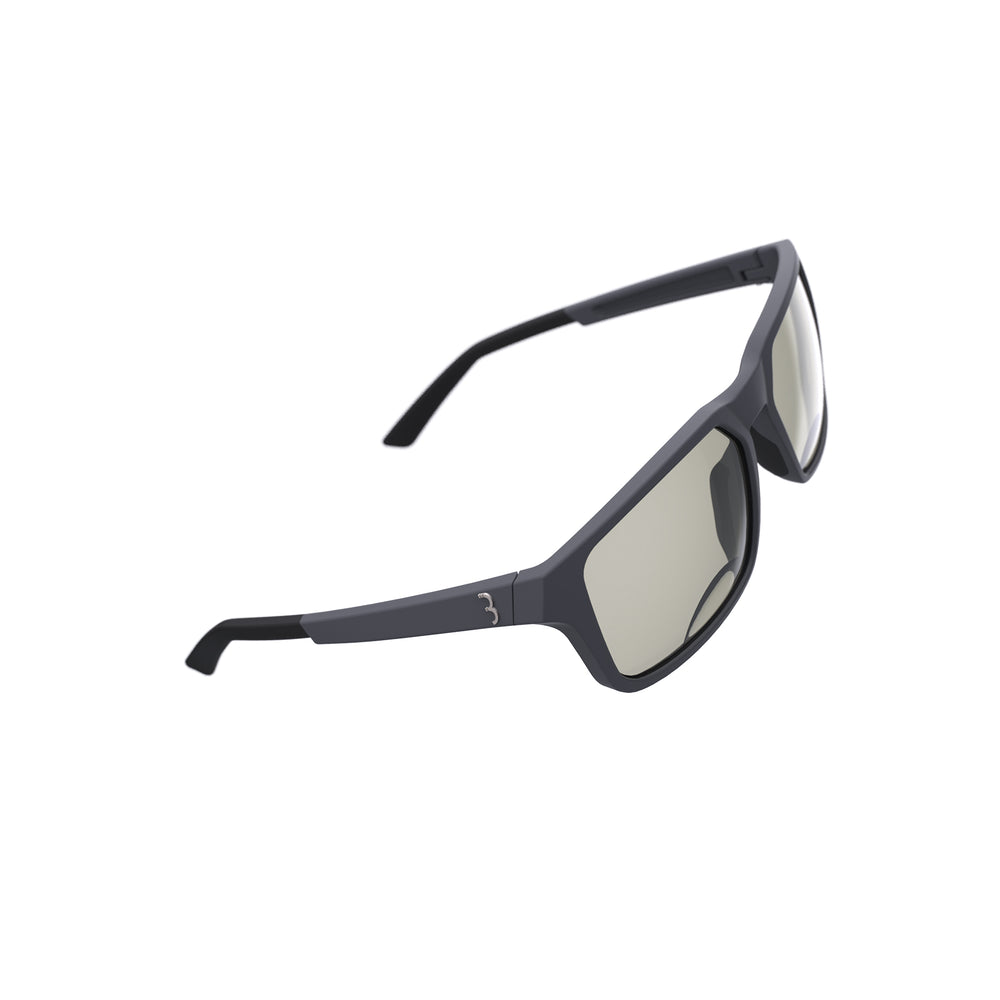 BBB Spectre Reader PH sportsbrille i uknuselig grilamid. Mat anthracite full frame stel, linse m. læsefelt (+2,5). Vægt 28 gr. Leveres i brilleetui.