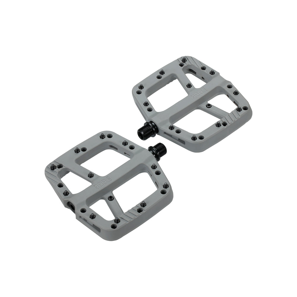 BBB Decoder pedal (9/16) udført i genanvendt kompositmateriale. Udskiftelige M3-stifter & & servicerbare lejer. Farve: Matgrå, vægt: 399 g.