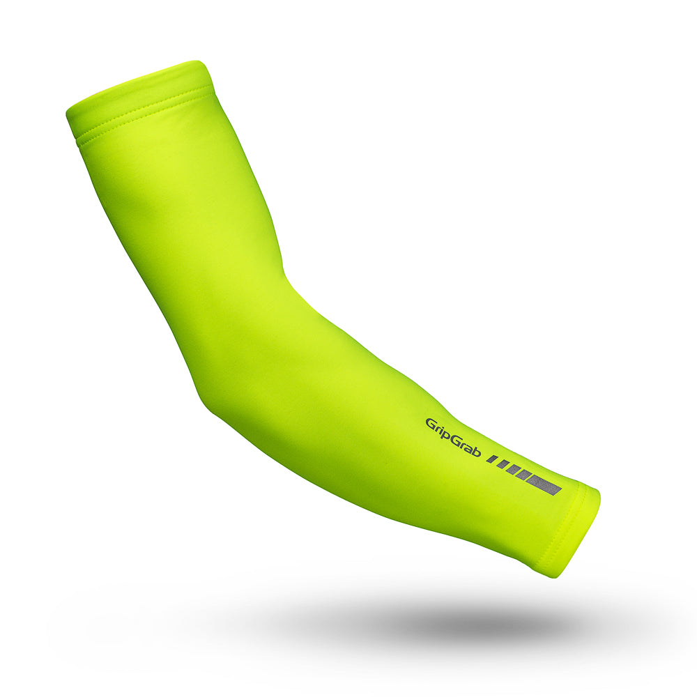 GripGrab Hi-Vis armvarmere i fluorescerende gul, designet til cyklister for ekstra synlighed og varme.