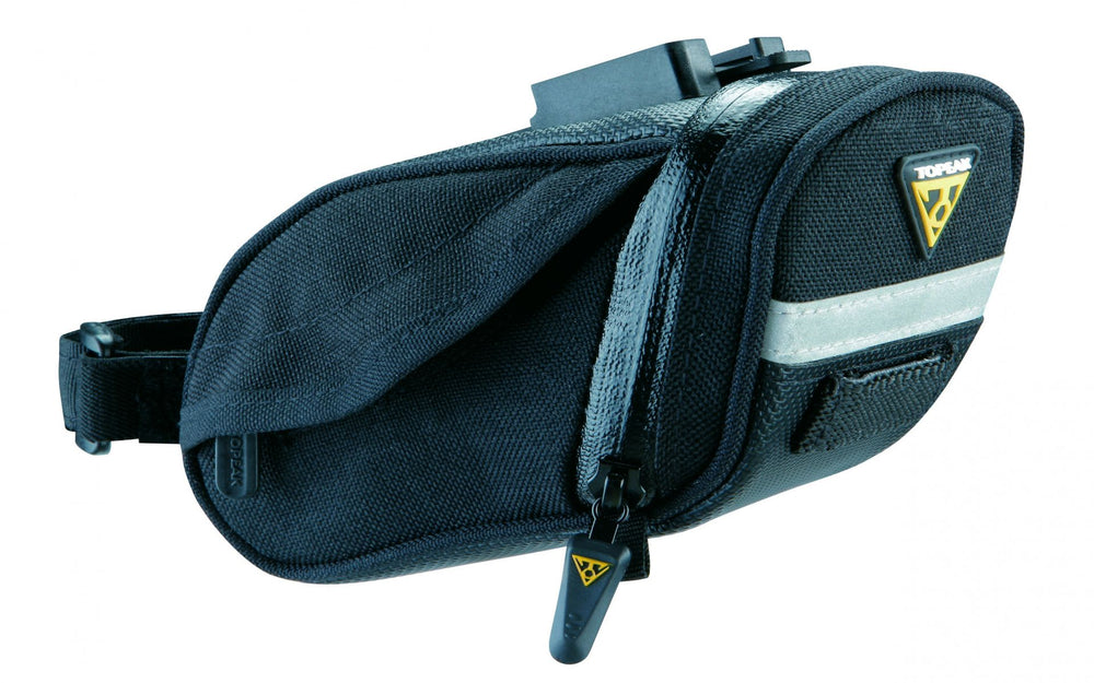 Sort Topeak Aero Wedge Pack DX QuickClick i størrelse small, designet til cyklister til opbevaring af nødvendigheder under cykelture.