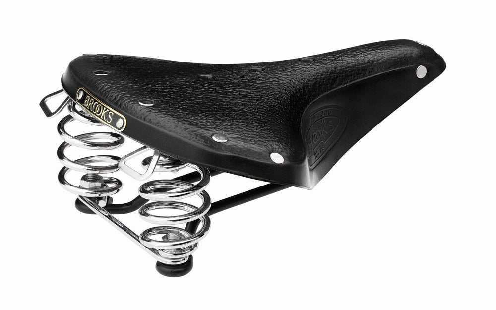 Billede af en sort Brooks B67S damesadel, designet til komfortabel cykling med en klassisk stil og polstret overflade.