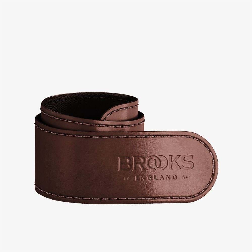 Brun buksestrap i læder fra Brooks, designet til at holde bukserne på plads med stil og komfort.