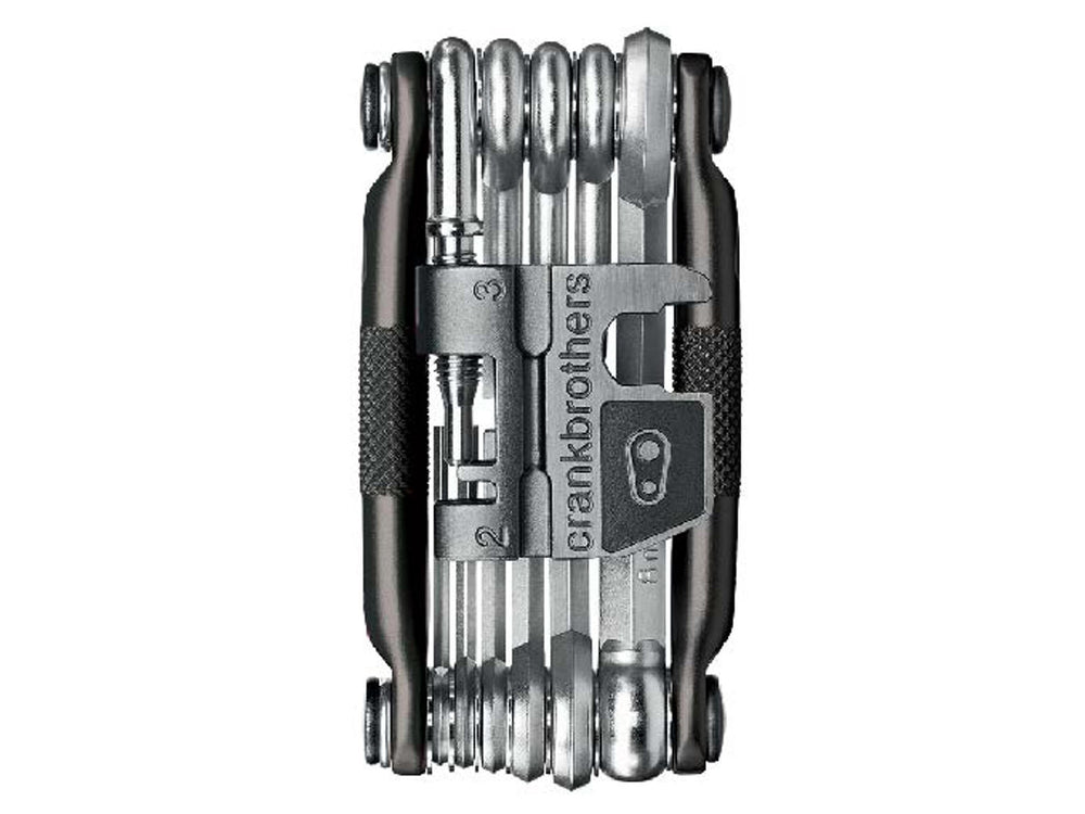Billede af Crankbrothers M17 multitool, der viser dets kompakte design med forskellige værktøjer, ideelt til cyklister.