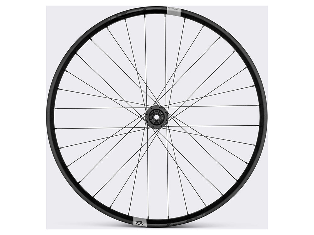 Billede af Crankbrothers Synthesis E-MTB Alloy hjul, designet til elektriske mountainbikes, med en robust aluminiumsstruktur og innovative detaljer for optimal ydeevne på stier.
