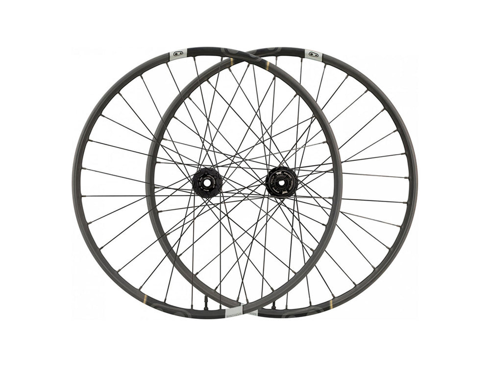 Billede af Crankbrothers Synthesis DH11, en højtydende downhill cykelhjul med slankt design og robuste eger, ideel til seriøse mountainbikere.