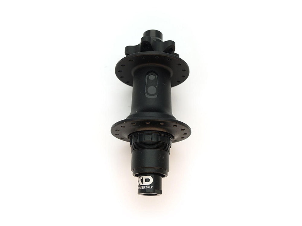 Billede af Crankbrothers Standard XC pedaler, der viser den robuste konstruktion og det stilrene design, ideelt til mountainbike og cross-country cykling.