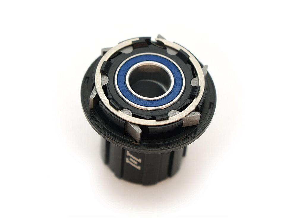Crankbrothers Freehub body til SRAM/Shimano, sort, kompatibel med forskellige cykelhjul, designet til effektiv kraftoverførsel og holdbarhed.
