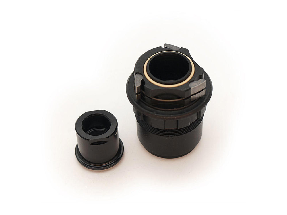 Crankbrothers end cap kit til zink- og Synthesis-standardnav, der viser alle komponenter til montering og opgradering af cykelnav.
