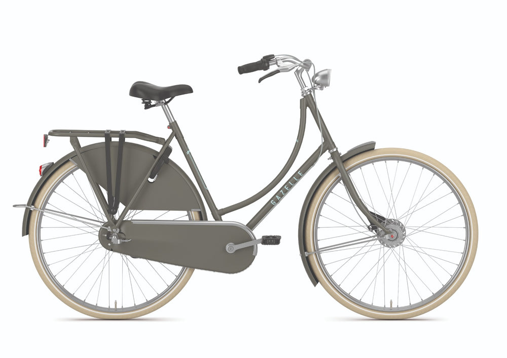 Billede af Gazelle Classic sko i farven Moss Green, med en stilfuld og minimalistisk design, der fremhæver det bløde materiale og den komfortable pasform.