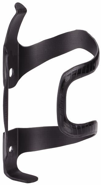 Flaskeholder BBB SideCarbon i matsort carbon, designet til at sikre stabilitet og let adgang til drikkevarer under cykelture.