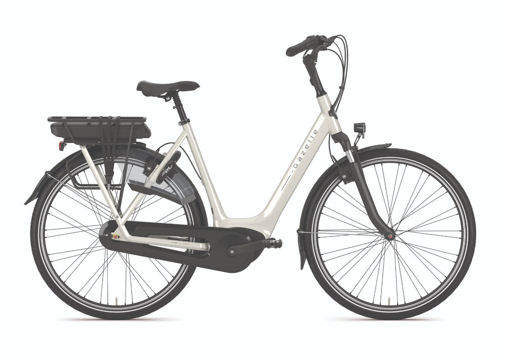 Gazelle Orange C7+ HMB cykel i beige farve, set fra siden med en klassisk ramme, komfortable saddel og stødabsorberende dæk. Ideel til afslappet cykling i byen.