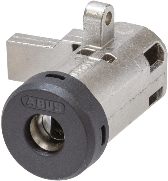 Batteril-s-cube-it2-b3-x-plus-ok cykelbatteri ved siden af en cykel, der står op ad en murstensvæg.