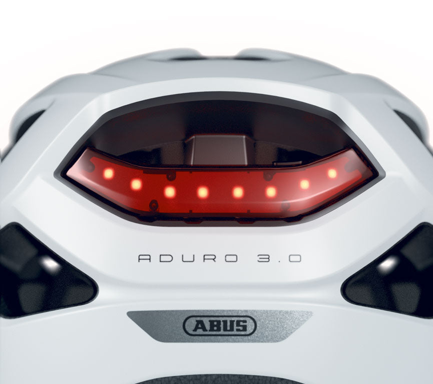 LED-lygte til Aduro 3.0: Billede af en LED-lygte designet til cykelhjelmen Aduro 3.0, monteret på hjelmen.