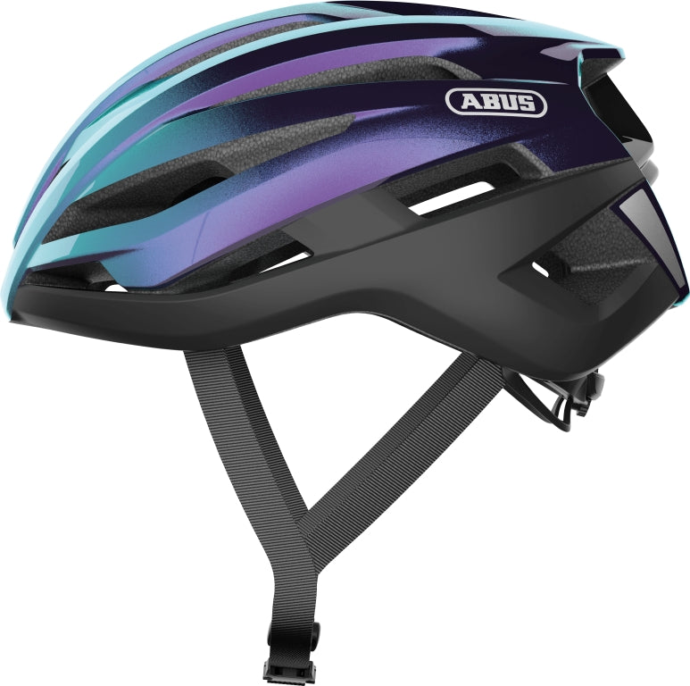 Cykelhjelm Abus StormChaser FlipFlop Purple på en hvid baggrund, viser hjelmens aerodynamiske design og farver.