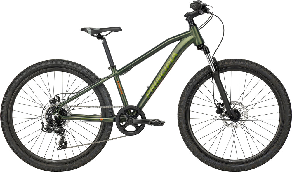 Cykel Principia Evoke A2 6 Mat Grøn, set fra siden med sort stel og grønne detaljer, stående på asfalt.