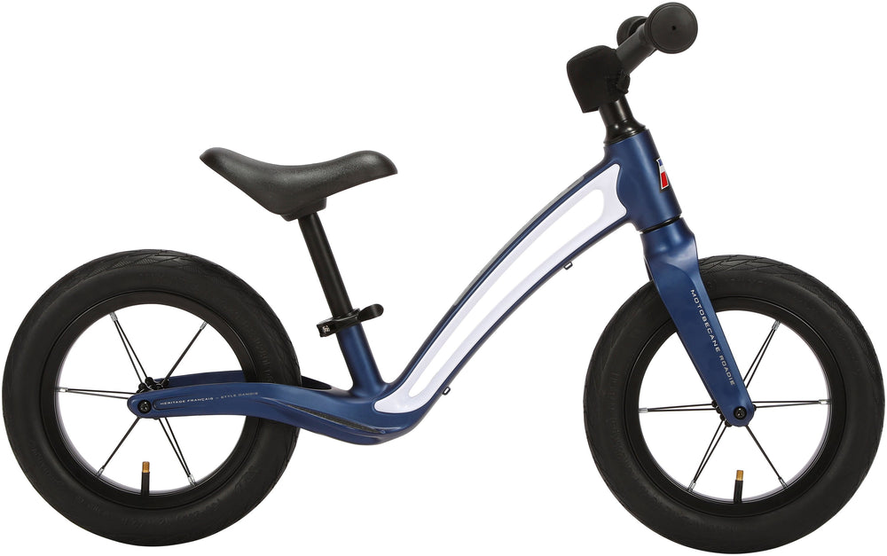 Motobecane Roadie Lobecykel 12" matblå m. hvid cykel med slankt stel og sporty design, perfekt til bykørsel.