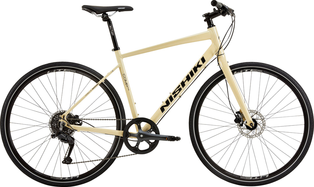 Nishiki Comp Nine Herre Khaki cykel med robust stel, skivebremser og terrængående dæk, ideel til både by og natur.