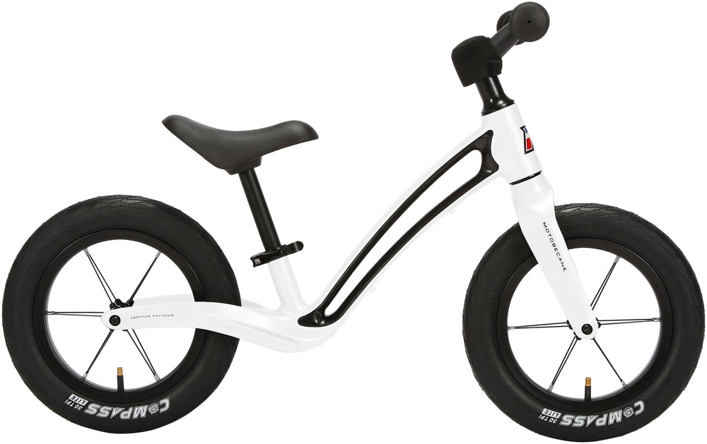 Motobecane Roadie Lobecykel 12 Matblå m. Hvid, en stilfuld børnecykel i matblå med hvide detaljer.