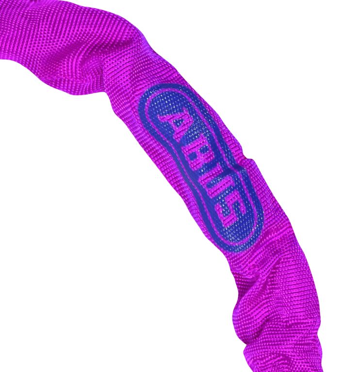 ABUS kædelås 4804 pink: Billede af en lyserød ABUS kædelås 4804, der ligger sammenrullet på en hvid baggrund.