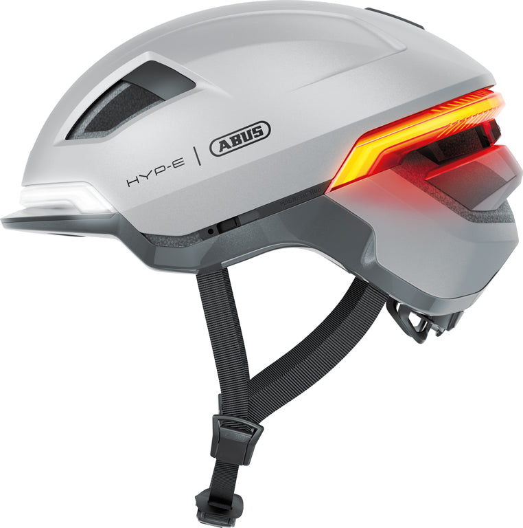 Cykelhjelm HYP E-Gleam Silver: En moderne sølvfarvet cykelhjelm med aerodynamisk design og justerbar rem.