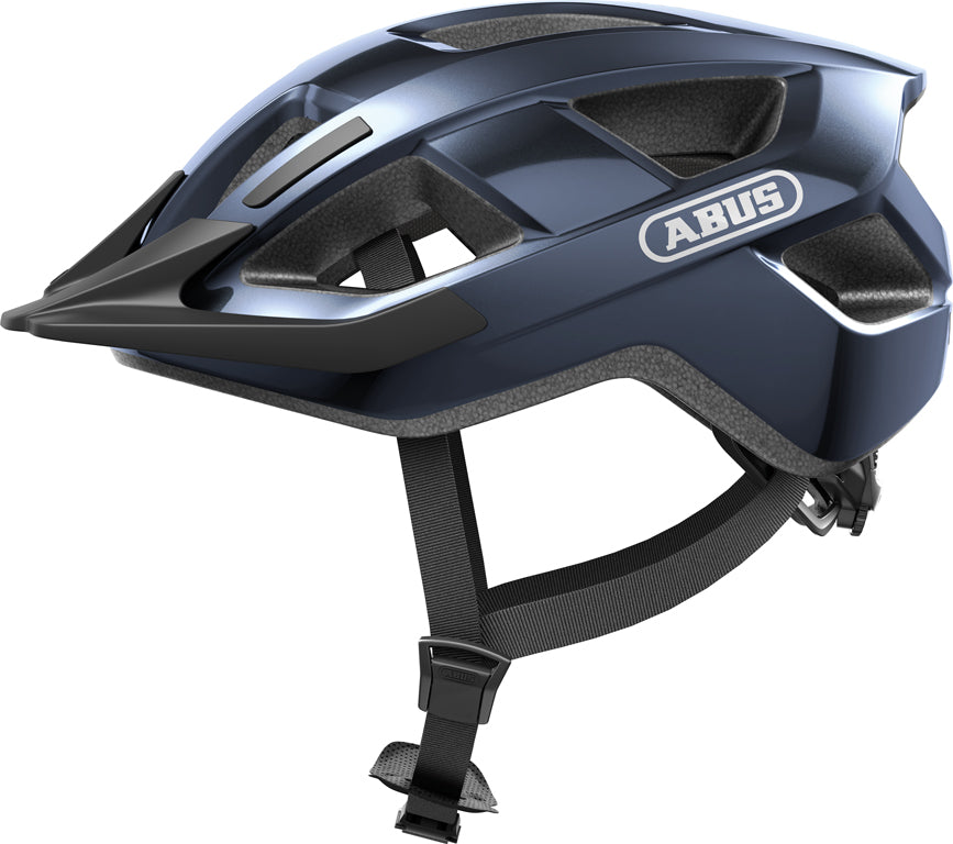 Cykelhjelm Abus Aduro 3.0 LED i midnatsblå med justerbar rem og integreret LED-lys, set fra siden.