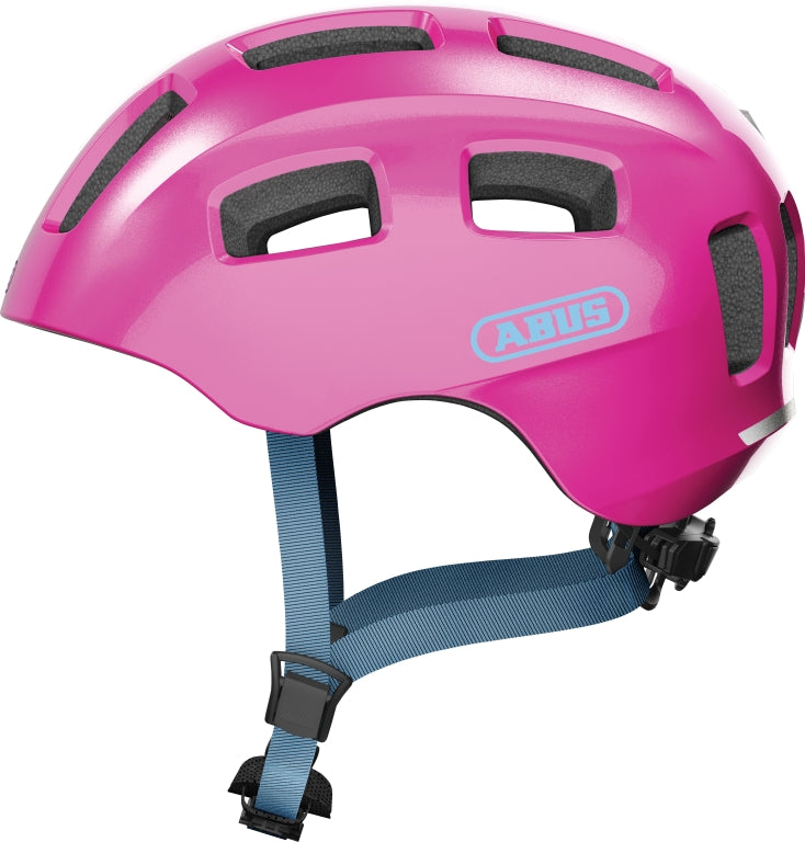 Cykelhjelm Abus Youn-I 2.0 i glitrende pink farve, set fra siden med justerbar rem og ventilationshuller.