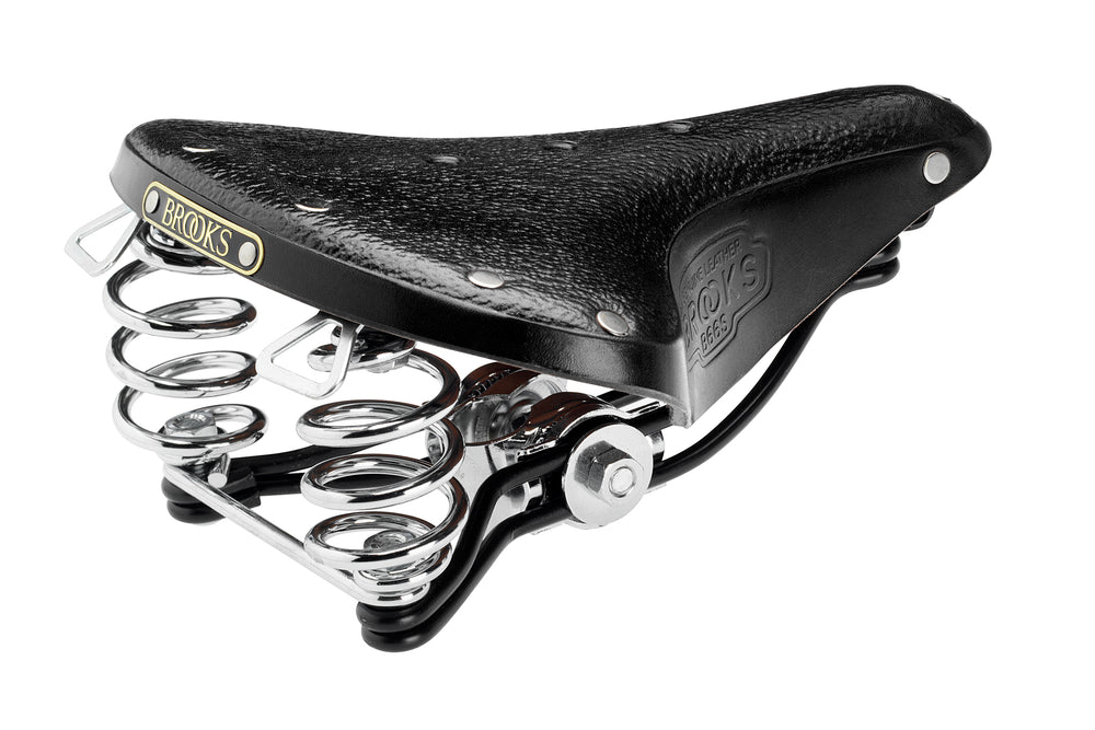 Billede af en sort Brooks B66s dame touring sadel, designet til komfortabel cykling med en klassisk stil og blødt læderoverflade.